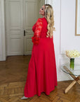 Long dress with mesh  от viscose и polyester, стилна и елегантна, показана върху модел.