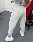 Knit joggers with a composition of 60% cotton, 35% polyester, 5% elastane, model NewYear25, in white.
