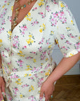Conjunto floral con falda larga.