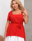 Short summer dress  от polyester, изображение на модел с ярък дизайн и летен стил.