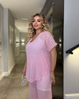 Плисиран chiffonов комплект с viscose и polyester, мек и елегантен дизайн, подходящ за ежедневно носене.