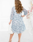 Лека Pinkа Chiffon dress  , Waist марка Twiggy Shop, показана върху модел, с фокус върху детайлите и текстурата