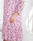 Лятна Chiffon dress  , модел YR от Twiggy Shop, показана на модел с нежни цветове и елегантен дизайн.