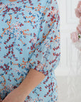 Лека свободна Chiffon dress  на марка YR, с viscose и polyester, показана в елегантен модел.