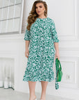Crepe dress with ruffles , марка YR, polyester 80%, lycra 2%, nylon 18%, сгъната и изложена за снимка