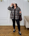 Oversized checked shirt made from cotton and polyester, with large cut and classic design, suitable for everyday style.