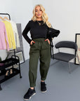 Basic jumper shirt in a blend of viscose, polyester and elastane, shown on a model, suitable for everyday style.