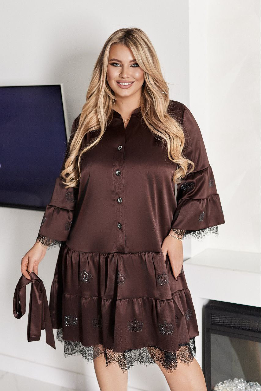 Satijnen jurkje met steentjes