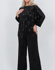 Velvet dress with pearls, with viscose, cotton and elastane, elegant design and details.