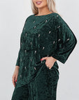 Velvet dress with pearls, with viscose, cotton and elastane, with an elegant design and delicate decorative elements.