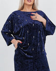 Velvet dress with pearls, with viscose, cotton and elastane, elegant set with delicate details and soft touch.