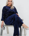 Velvet dress with pearls, with viscose, cotton and elastane, shown on a model, with an elegant design and delicate pearls.