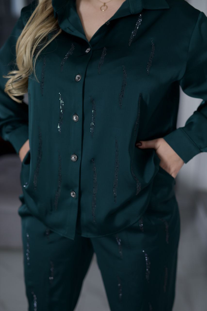 Raso con pietre incastonate