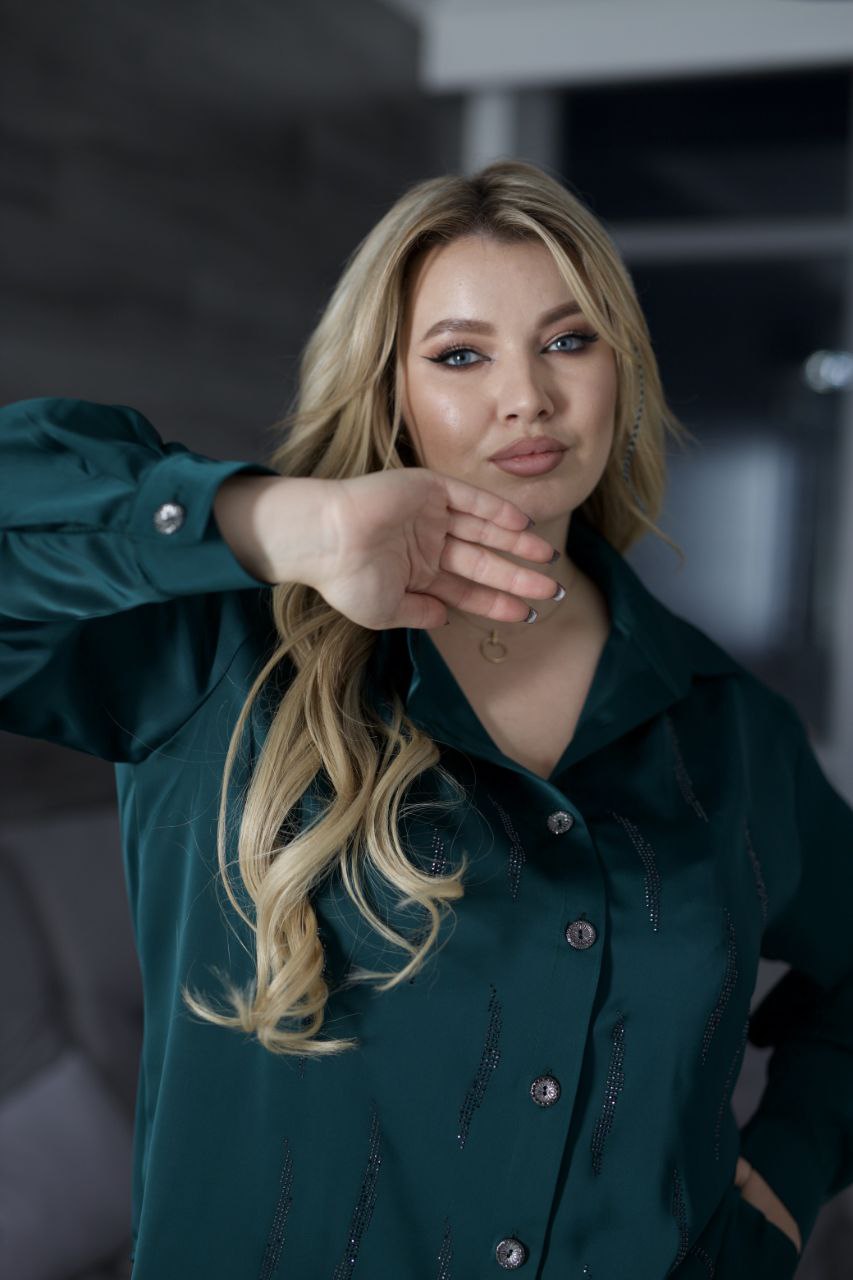 Raso con pietre incastonate