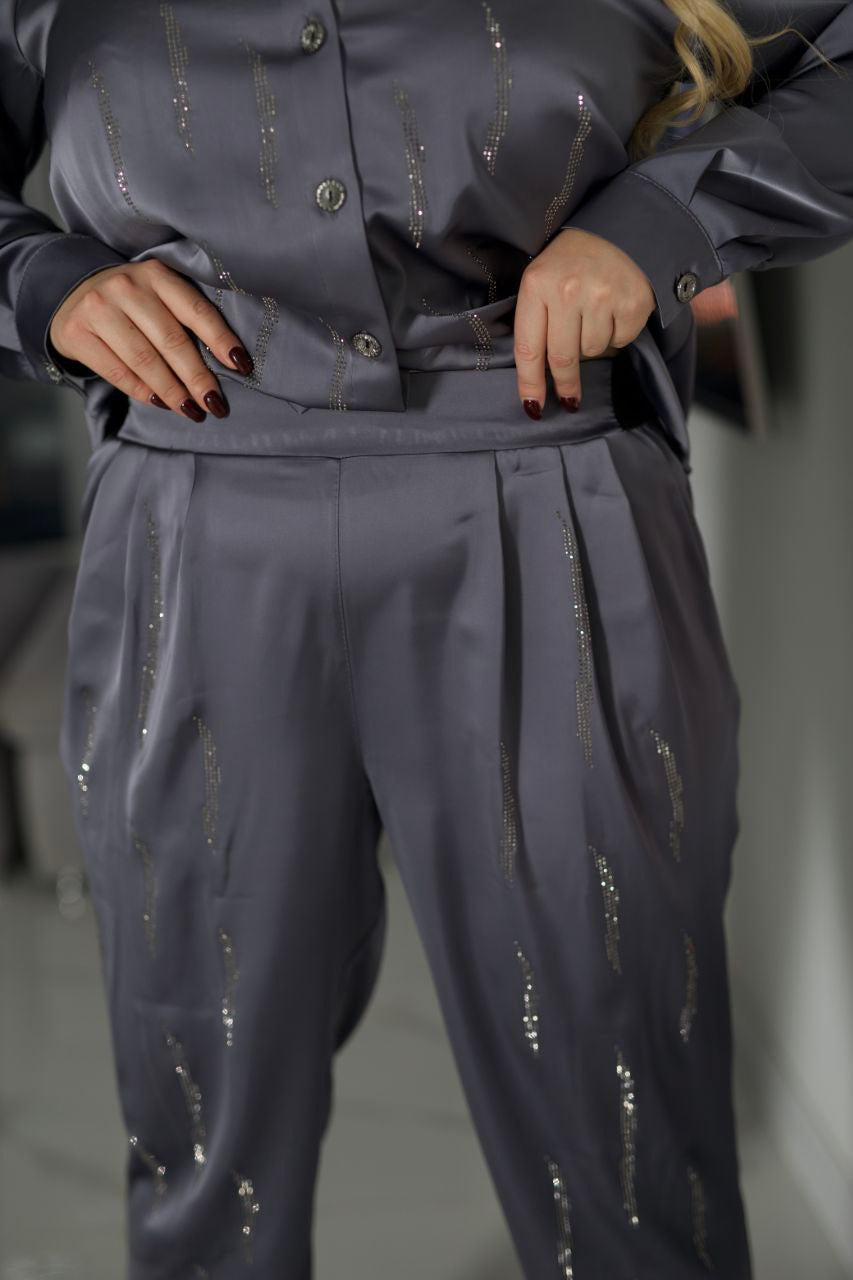 Satin set with stones