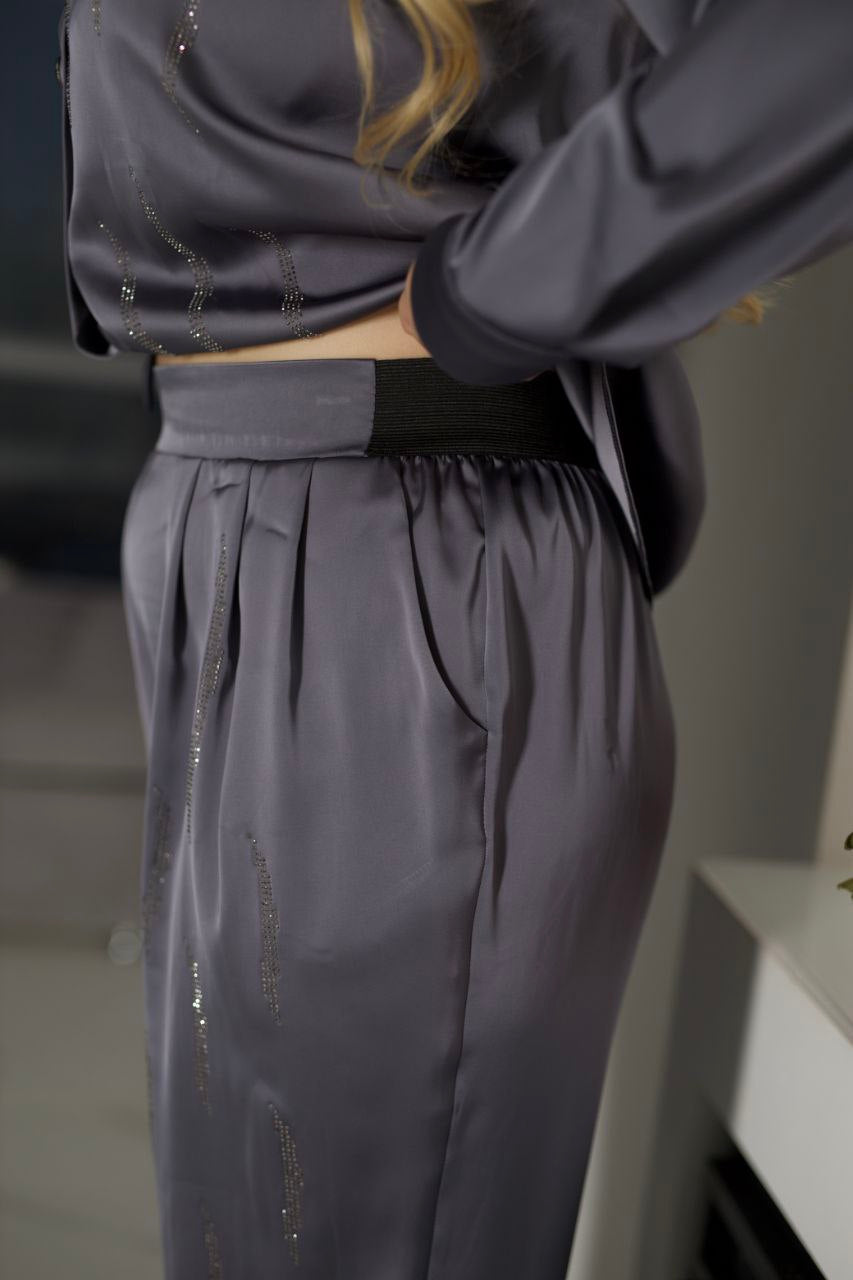 Satin set with stones