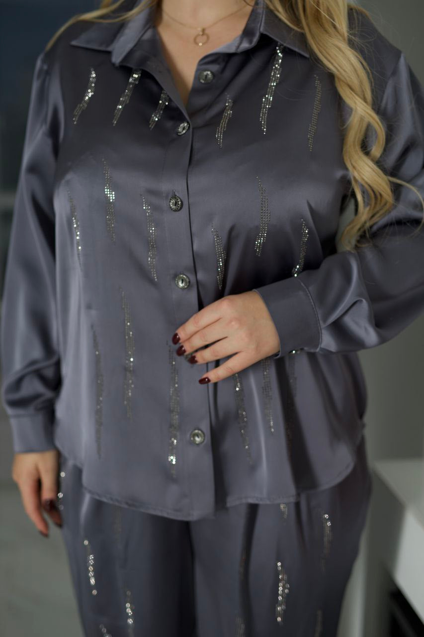 Satin set with stones