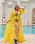 Two-piece swimsuit от polyester, със стиlinen дизайн и цветове, подходящ за плаж и плуване.