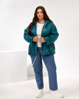 Light polyester jacket with hood for men, with simple design and comfortable cut, suitable for spring and autumn.