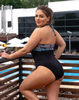 One-piece swimsuit от polyester, модел на бранда, с ярки цветове и комфортен дизайн, подходящ за плаж и плуване.
