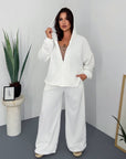 Hooded knit set, 60% cotton, 35% polyester and 5% elastane, comfortable and stylish for everyday wear.