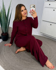 Soft women's pyjamas with buttons made from viscose and polyester, comfortable for bedtime and relaxation.