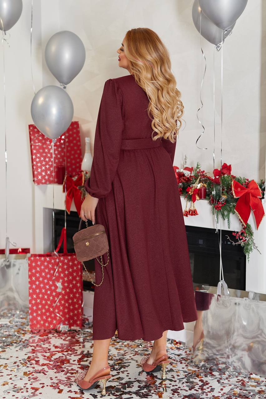 Расклешенное платье с поясом