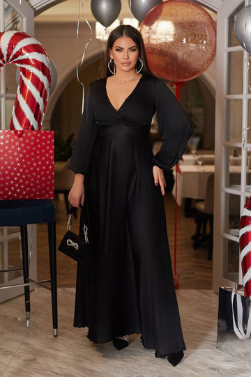 Long dress with a neckline