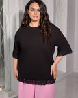 Whiteа Lace T-shirt  от cotton и elastane, с деликатен дизайн и фини детайли, подходяща за ежедневен стил.
