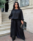 Set with wide-leg trousers made from polyester and lycra, in white, shown on a model, comfortable and stylish for everyday wear.
