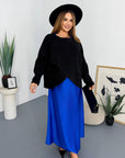 Satin dress and soft jumper set made from polyester, viscose and elastane, in elegant and comfortable design.