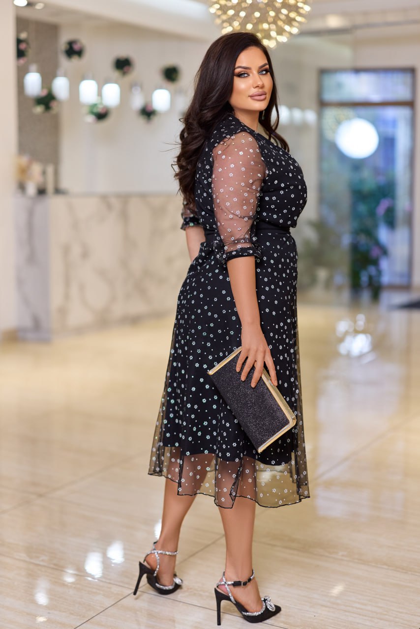 Avondjurk met glanzende mesh