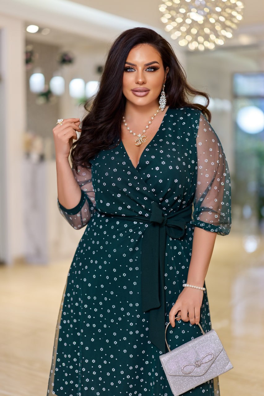 Avondjurk met glanzende mesh