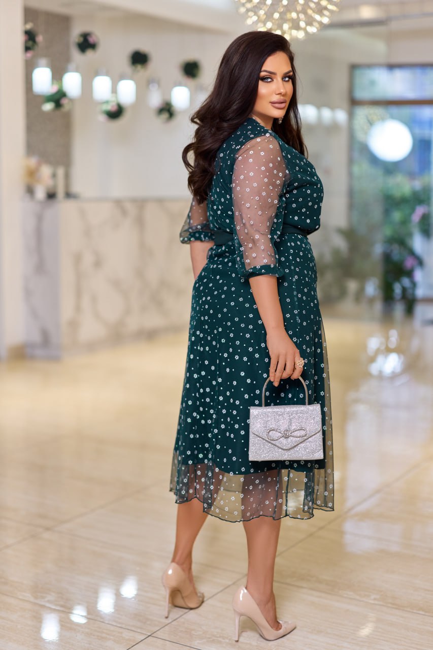 Avondjurk met glanzende mesh