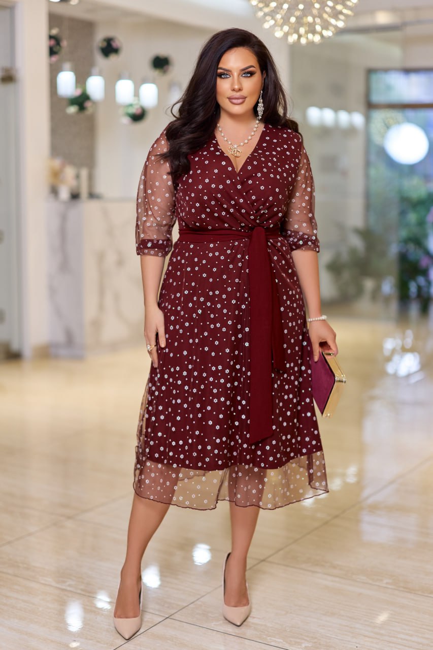 Avondjurk met glanzende mesh