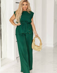 Set of structured fabric с polyester и spandex, показан в изображението, с ярки цветове и моден дизайн.