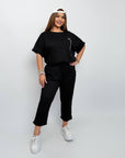 Set with cropped shorts  от cotton, polyester и elastane, подходящ за ежедневен стил, показан на изображението.