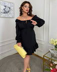 Short ruffled dress  от polyester и elastane, стилна и модерна за ежедневни и елегантни поводи.