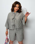 Linenен комплект с къси pantsи от linen blend, Composition 80% linen и 20% polyester, за летен комфорт.