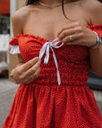 Короткое платье из мягкой ткани.