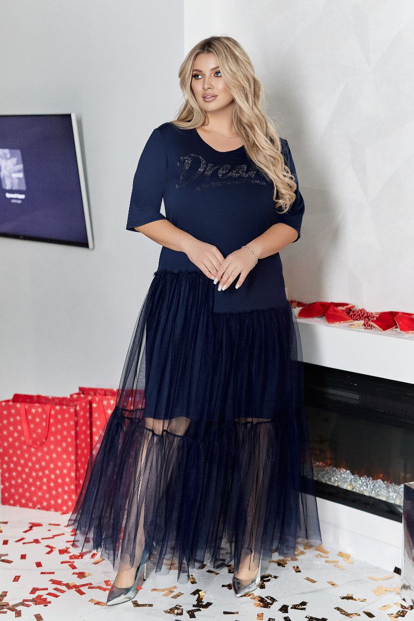 Abito da sera con tulle e pietre