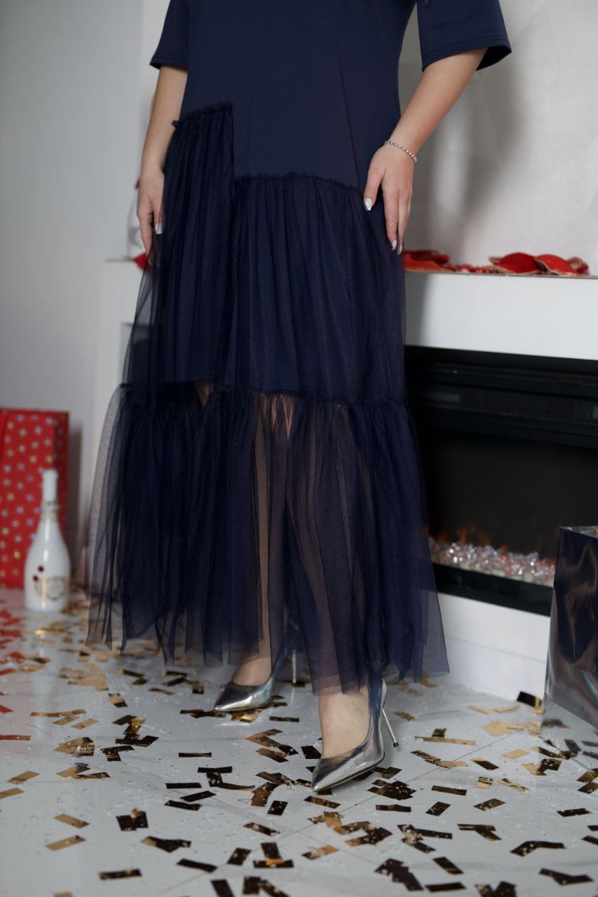 Abito da sera con tulle e pietre