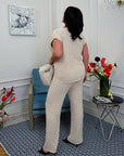 Everyday set made of lightweight fabric , с polyester и viscose, подходящ за ежедневна носия.