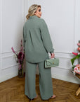 Комплект от linenена shirt и pants с 80% linen и 20% polyester, ясно показани в изображението.