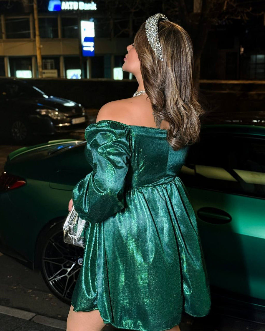 Krátké třpytivé šaty