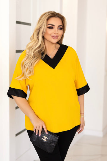 Setați cu un decolteu triunghiular