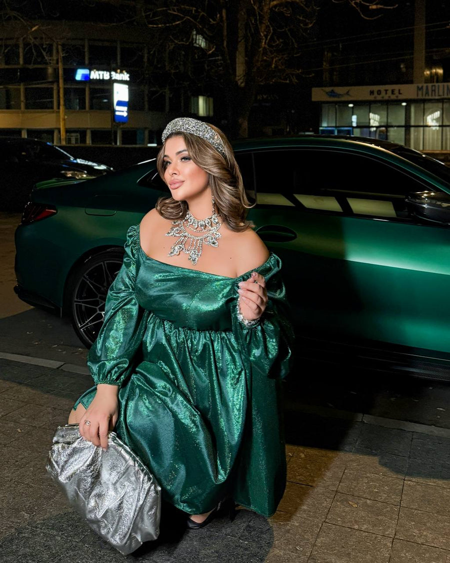 Krátké třpytivé šaty