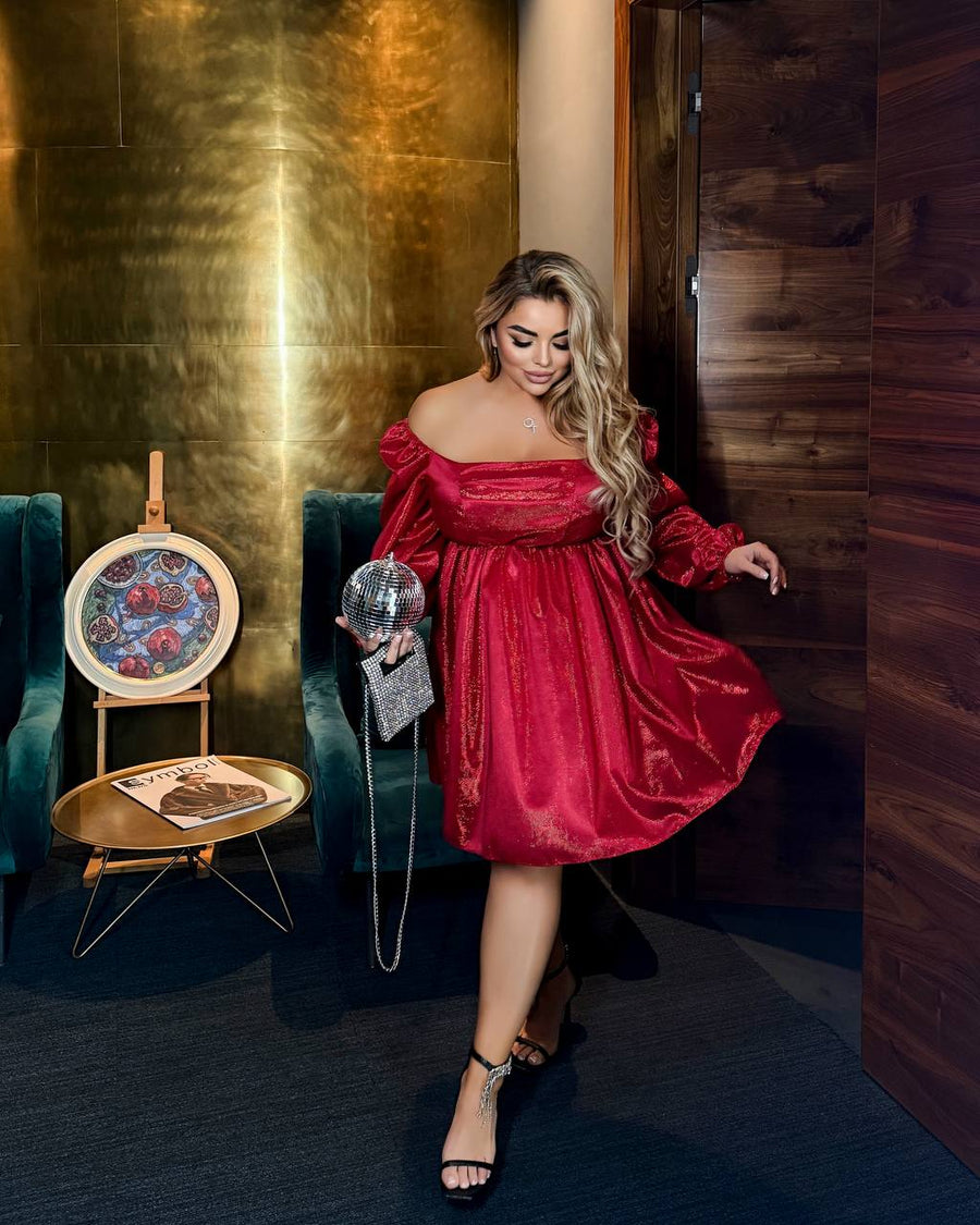 Krátké třpytivé šaty