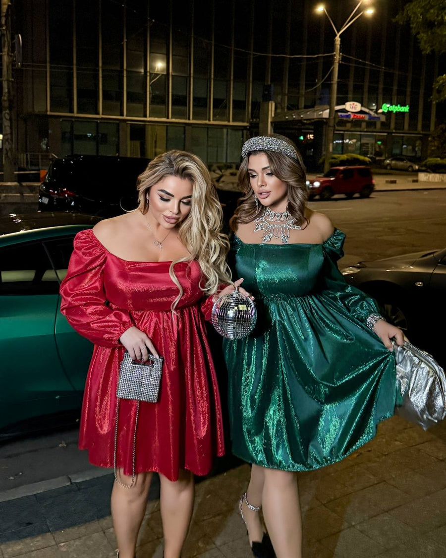 Krátké třpytivé šaty