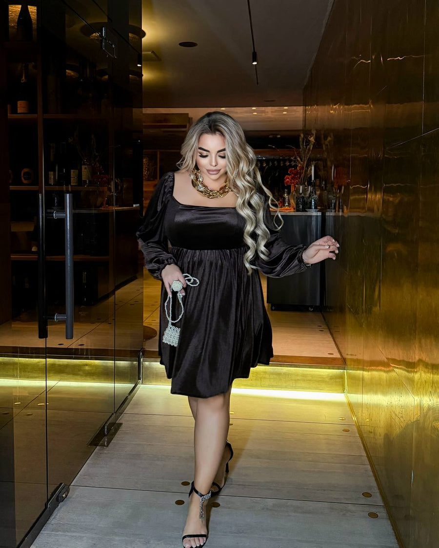 Krátké sametové šaty